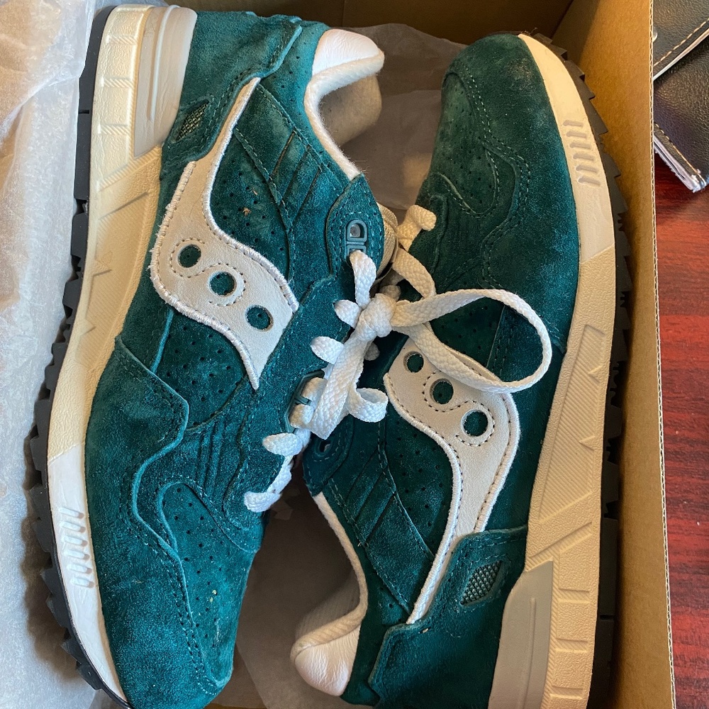 Saucony Shadow 5000 retro- Size 40 (mens 7, womens 8.5)